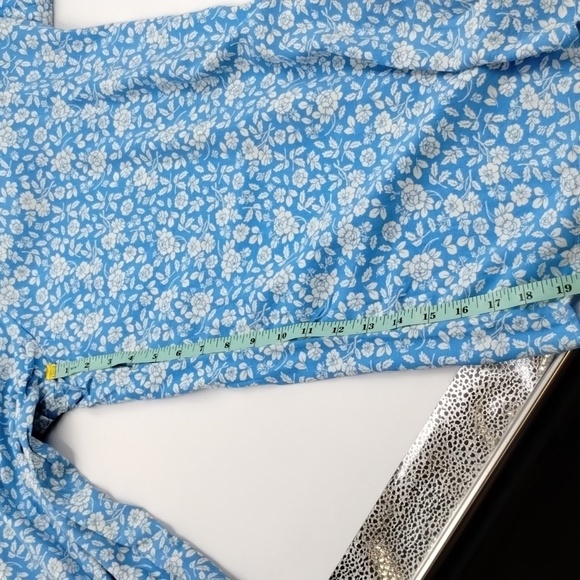 Magnolia Skye Blue Floral Romper Size Large Smocked Bodice - Picture 9 of 11